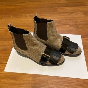 100 % leather ankle boots. Made in Italy. New!